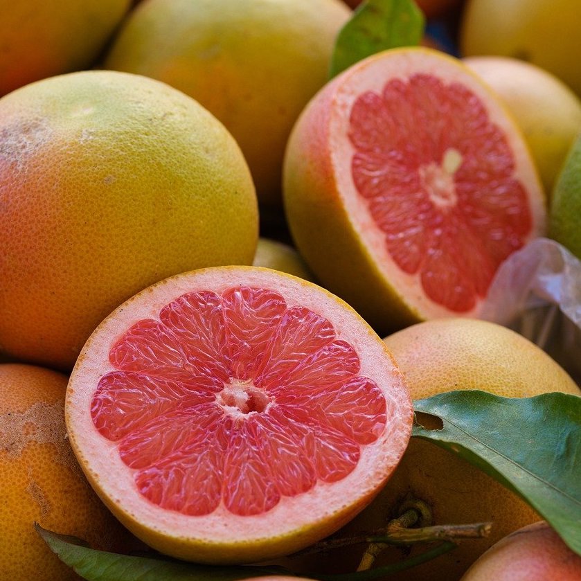 Essential Oils Spotlight: The Refreshing Power of Grapefruit in Your Cleaning Routine